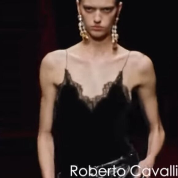 5) Trendy Victoria's Secret Y2K Coquette Lace Witch Grunge Whimsy Camisole Top M - Picture 6 of 7